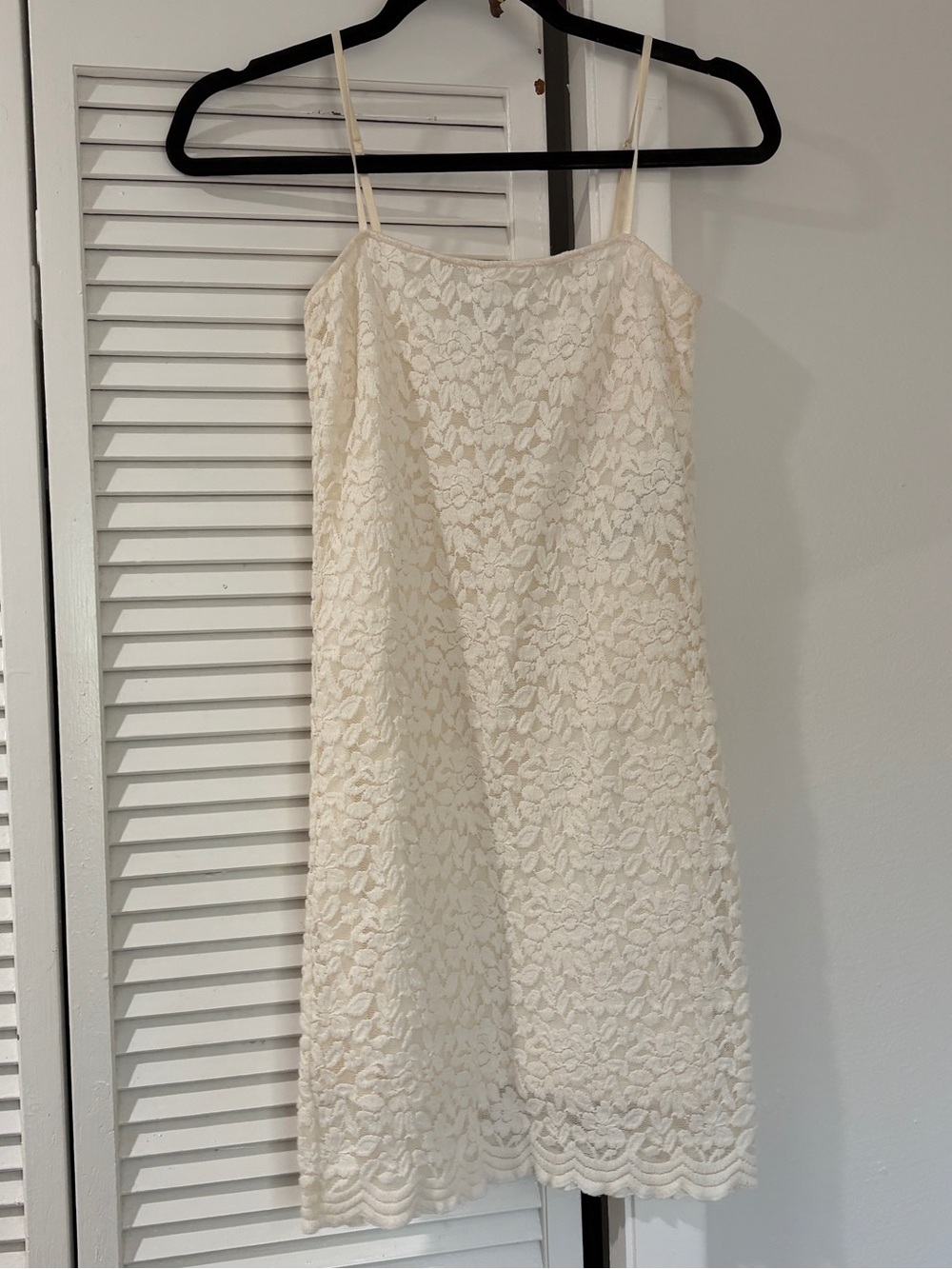 Zara Lace Slip Scallop Dress with Spaghetti Straps Cream / Ivory